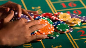 Phòng Live Casino trực tuyến tại nền tảng kuwin với dealer người thật